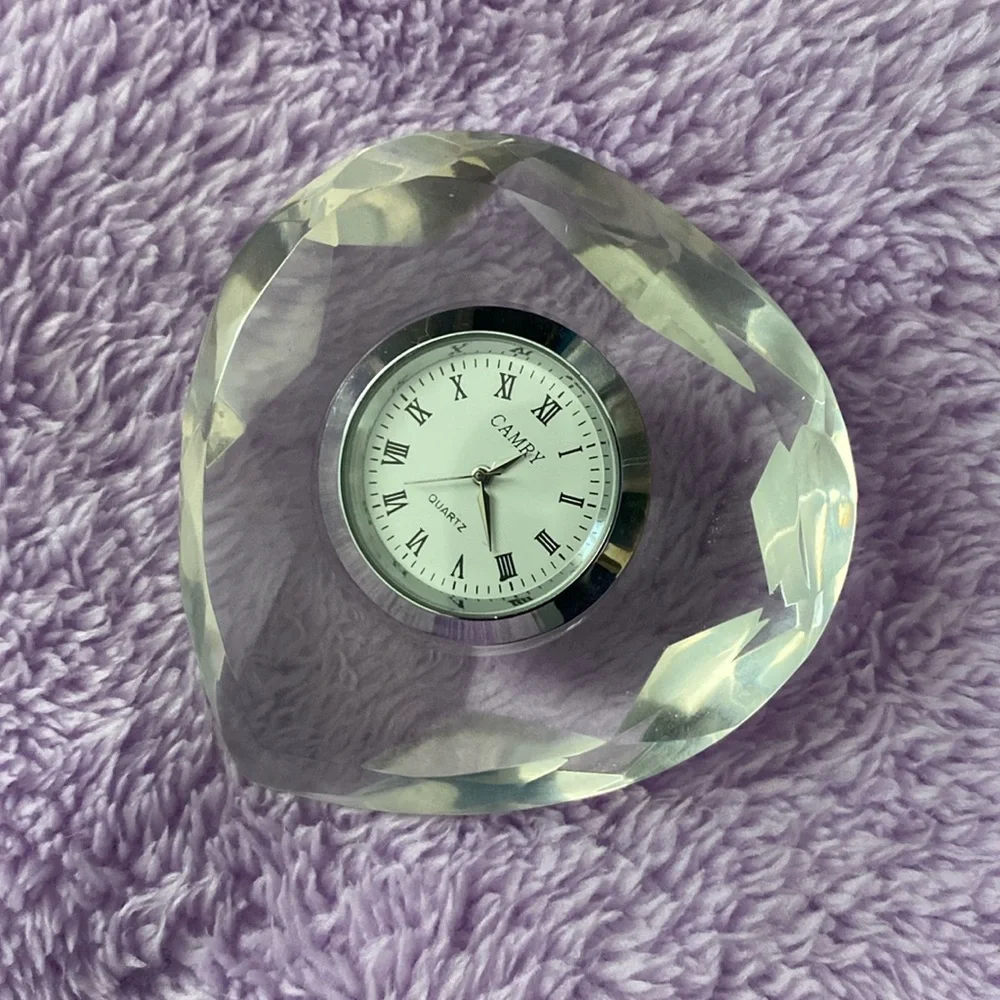 Quartz Camry silver triangle stone clock